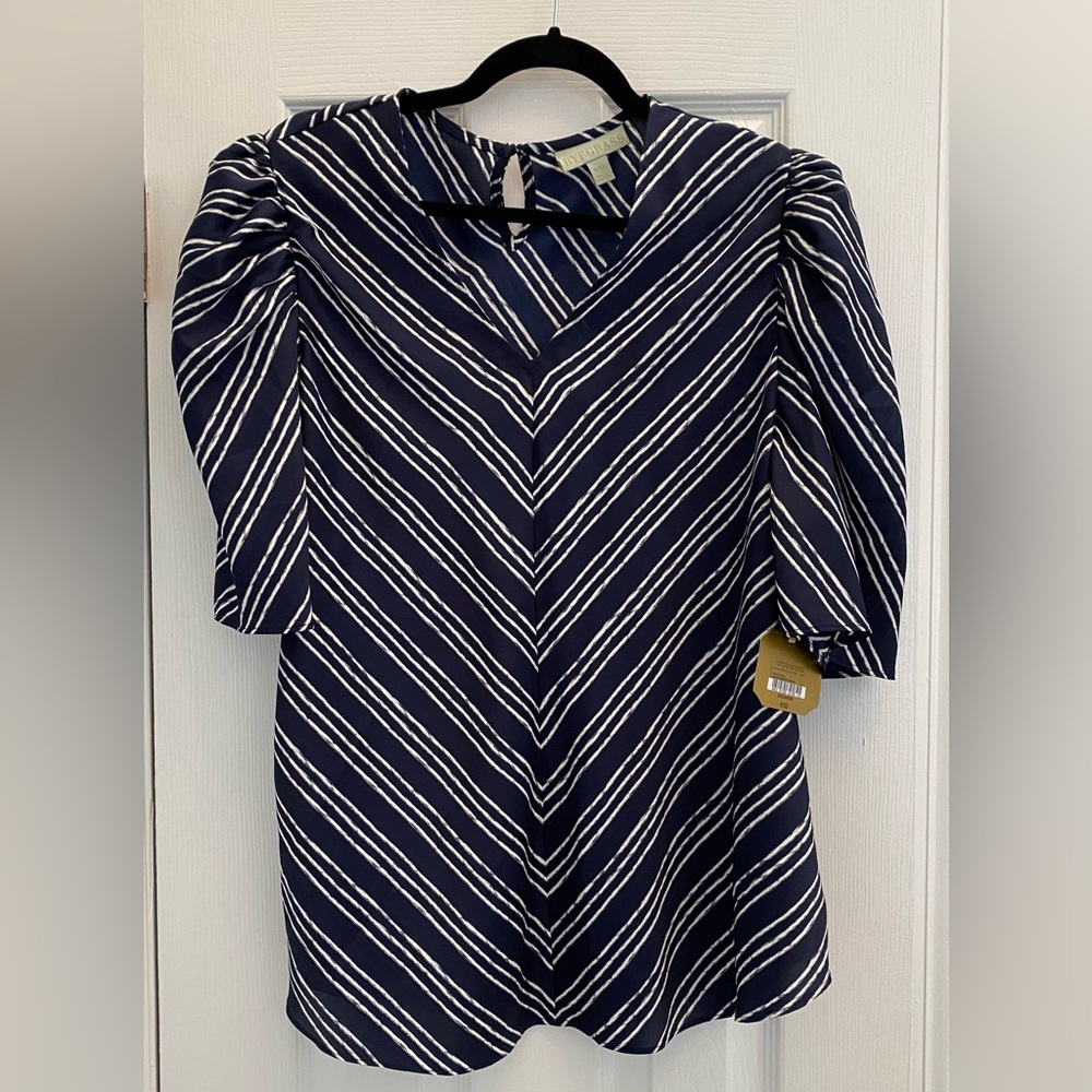 NWT- Puffed Sleeve - Navy and white V striped Blouse - size XXL - Rye Grass